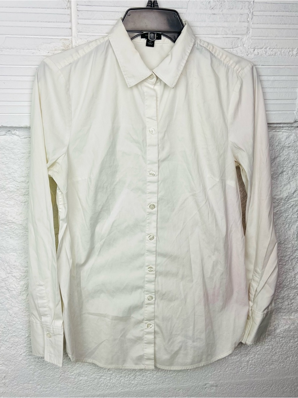Ann Taylor White Women's classic Button-Down Shirt size 10